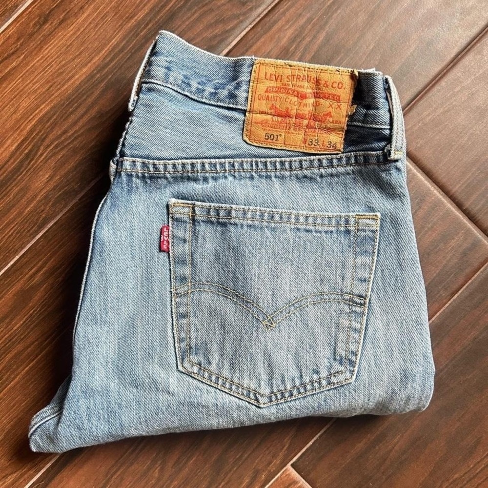 levi's 501 blue jeans Size 33" x34 Button fly